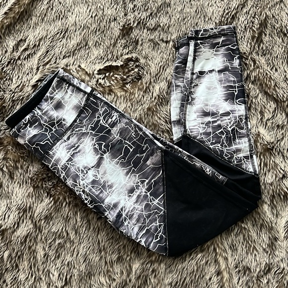 Puma Leggings Lightning Marble Size Small - Picture 4 of 6